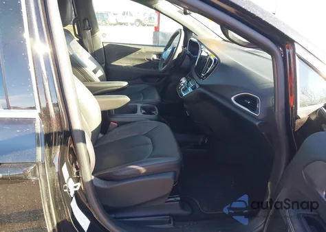 2026 Chrysler Pacifica Select from USA, damaged, VIN 2C4RC1BG8TR168767